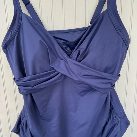 Lands End v neck wrap underwire Navy Blue Twist Front Tankini Top - Picture 2 of 5